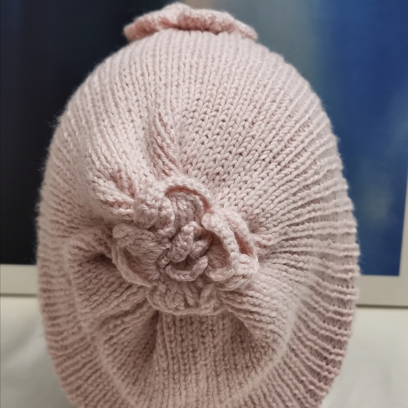 New Handmade infinity scarf and hat set. - Picture 2 of 10